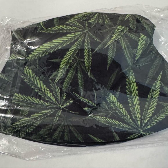 Hawaiian King Cannabis Men’s Two Piece Set Shirt and Trunks NWOT Sz M Free Gift - Picture 9 of 11